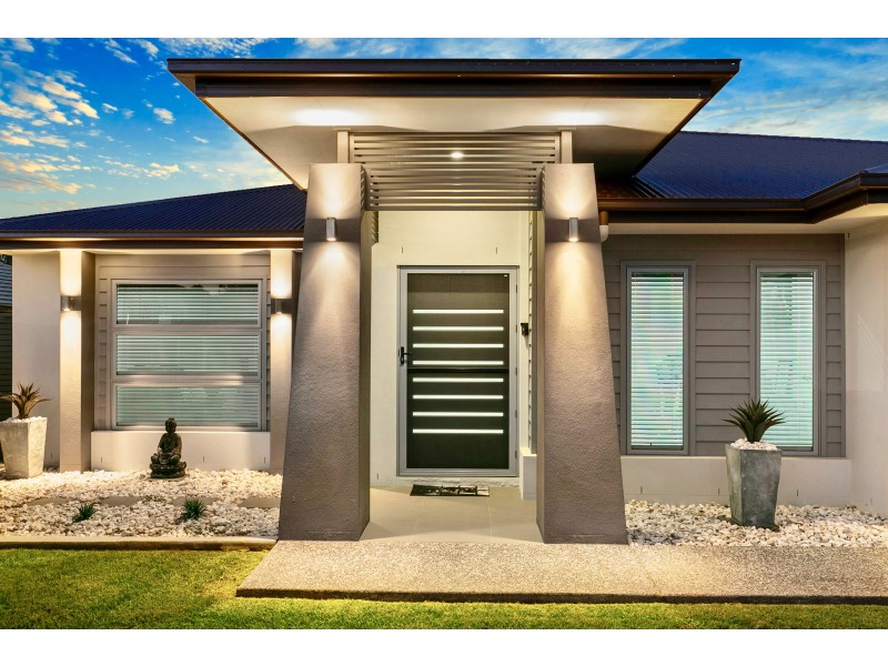 8 Nessie Place, Ormiston QLD 4160