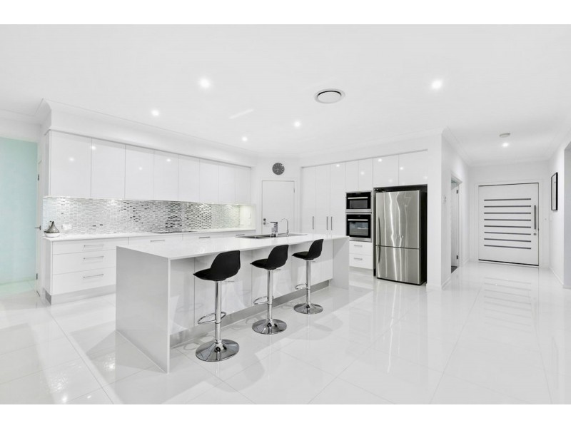 8 Nessie Place, Ormiston QLD 4160