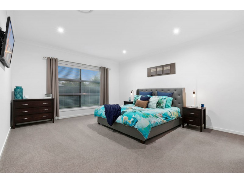 8 Nessie Place, Ormiston QLD 4160