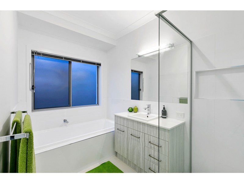 8 Nessie Place, Ormiston QLD 4160