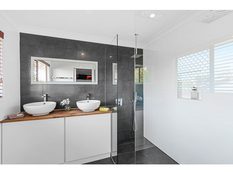 1 Sunbury Street, Birkdale QLD 4159