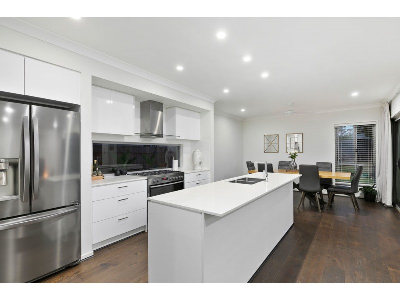 17 Creek Road, Birkdale QLD 4159