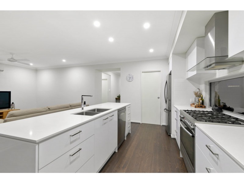 17 Creek Road, Birkdale QLD 4159