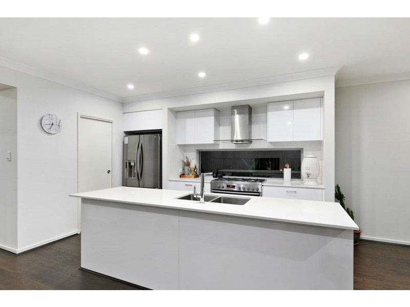 17 Creek Road, Birkdale QLD 4159