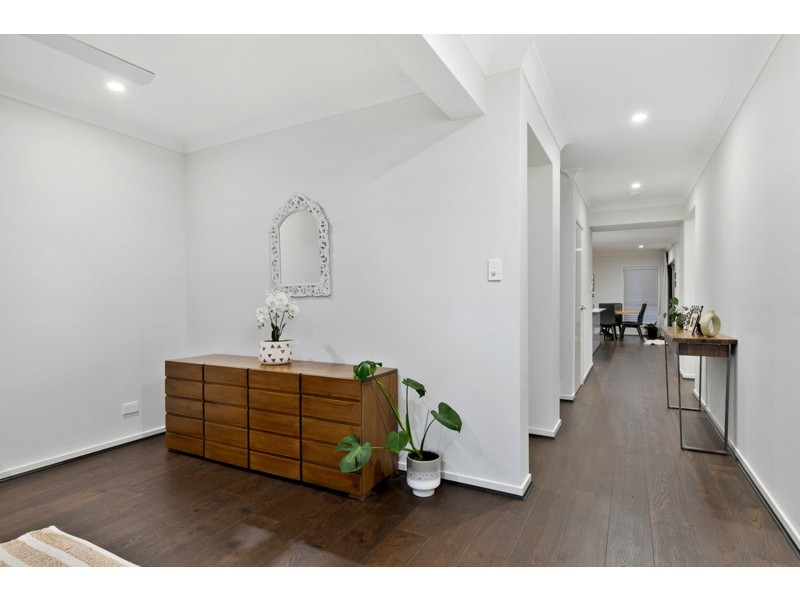 17 Creek Road, Birkdale QLD 4159