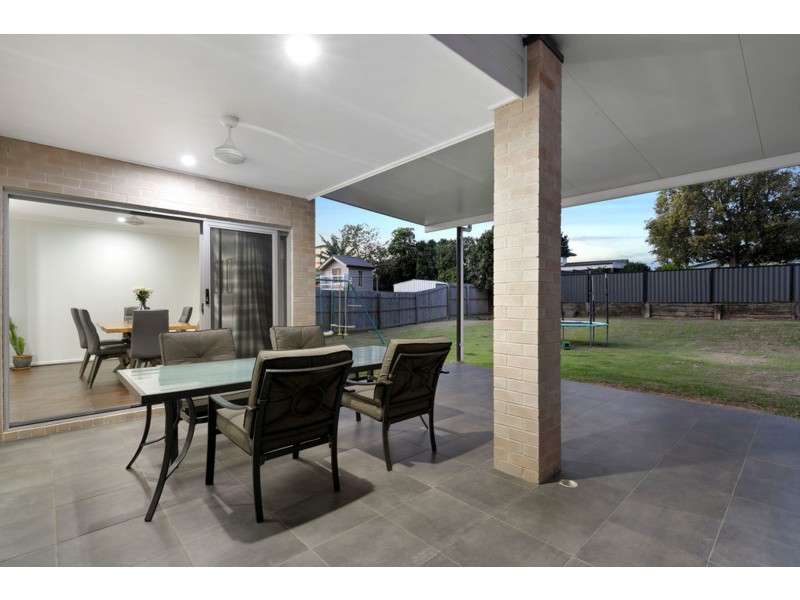 17 Creek Road, Birkdale QLD 4159