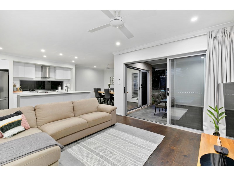 17 Creek Road, Birkdale QLD 4159