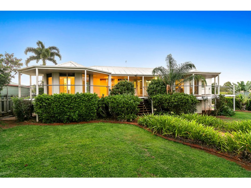 1 Bartlett Terrace, Redland Bay QLD 4165