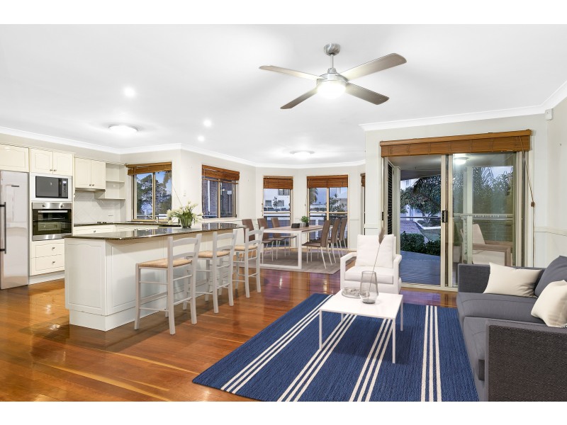 1 Bartlett Terrace, Redland Bay QLD 4165