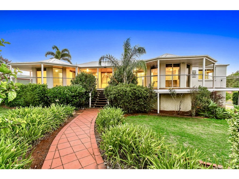 1 Bartlett Terrace, Redland Bay QLD 4165