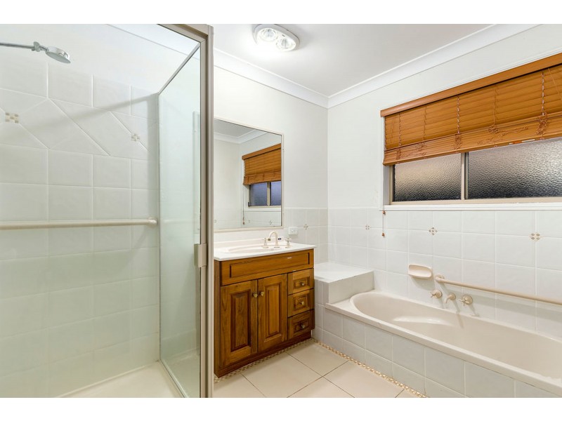 1 Bartlett Terrace, Redland Bay QLD 4165
