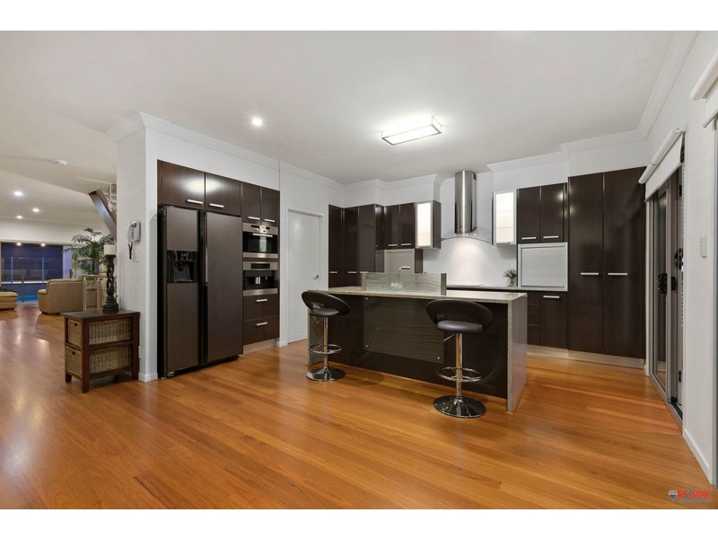 4 Raby Esplanade, Ormiston QLD 4160