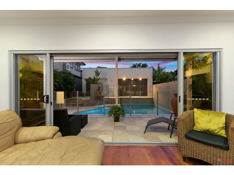 4 Raby Esplanade, Ormiston QLD 4160