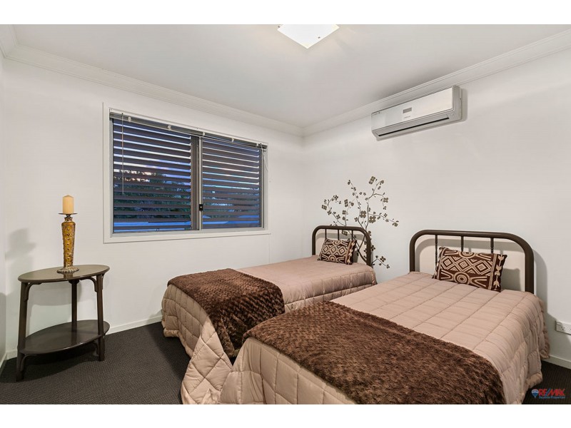 4 Raby Esplanade, Ormiston QLD 4160