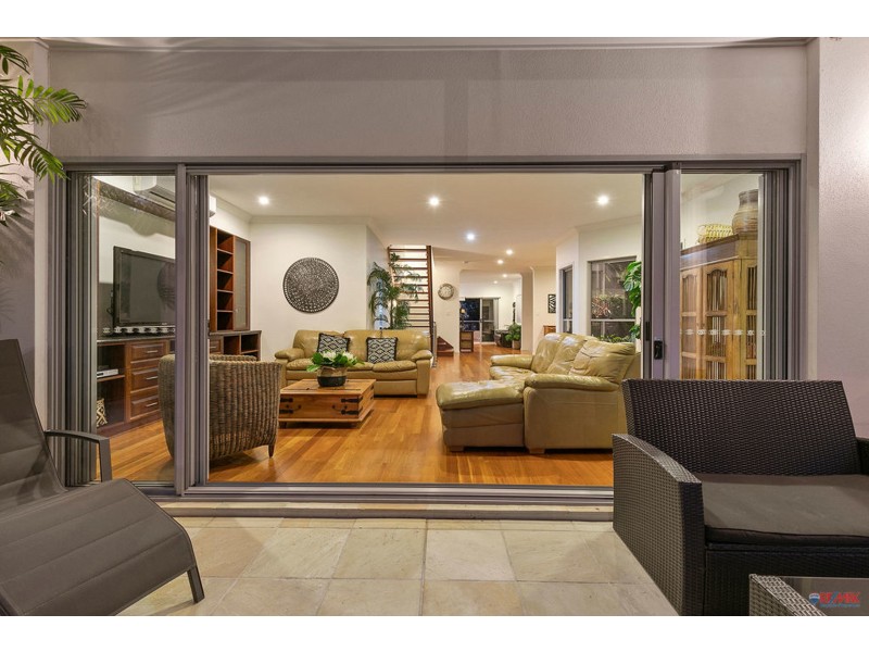 4 Raby Esplanade, Ormiston QLD 4160