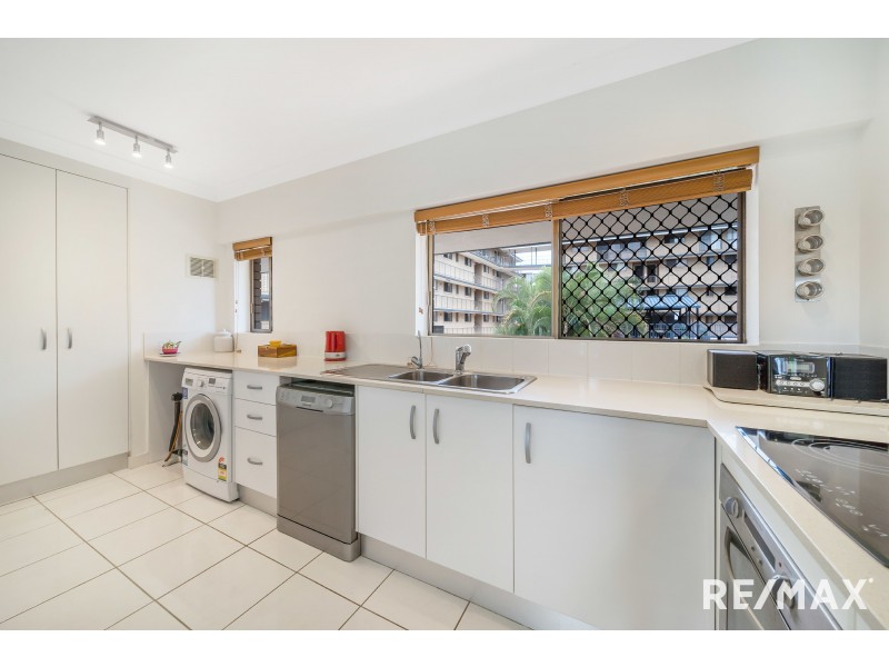 9/11-15 Wharf Street, Cleveland QLD 4163