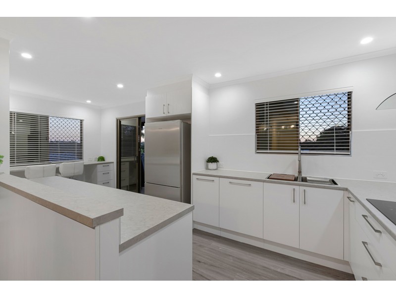 2 Lindon Street, Birkdale QLD 4159