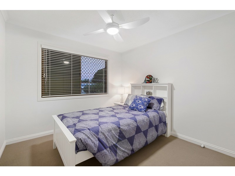 2 Lindon Street, Birkdale QLD 4159