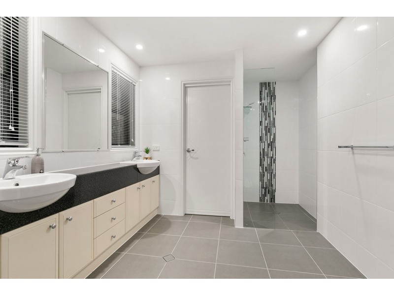 10 Truro Court, Redland Bay QLD 4165