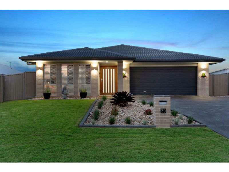 20 Capella Drive, Redland Bay QLD 4165