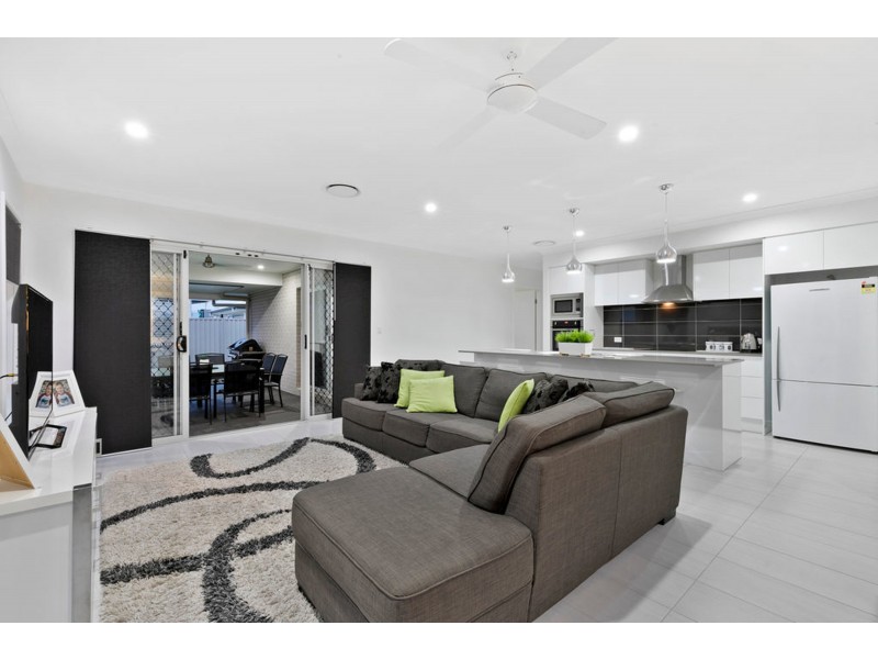 20 Capella Drive, Redland Bay QLD 4165