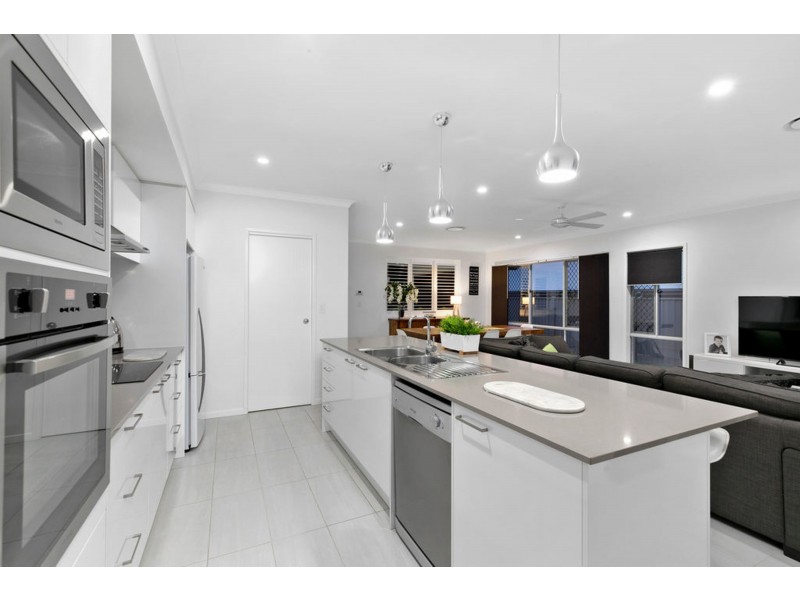 20 Capella Drive, Redland Bay QLD 4165