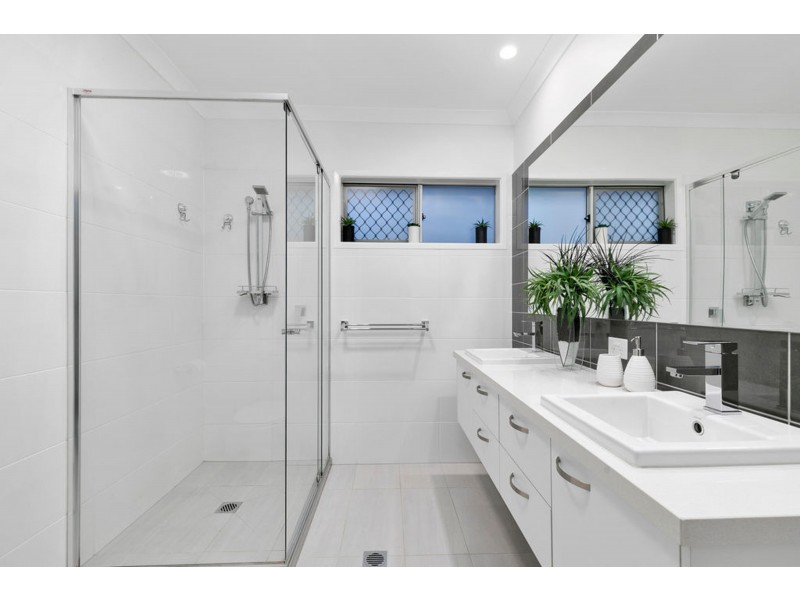 20 Capella Drive, Redland Bay QLD 4165
