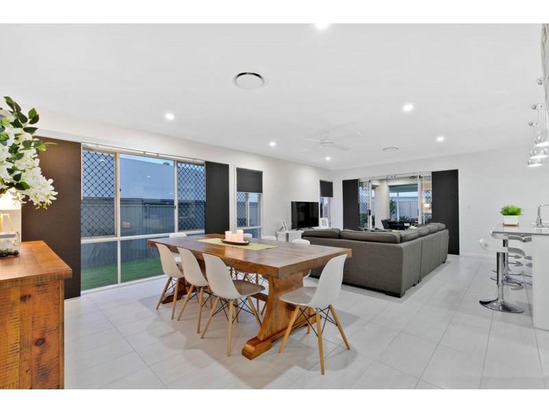 20 Capella Drive, Redland Bay QLD 4165