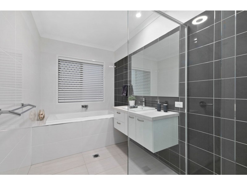 20 Capella Drive, Redland Bay QLD 4165