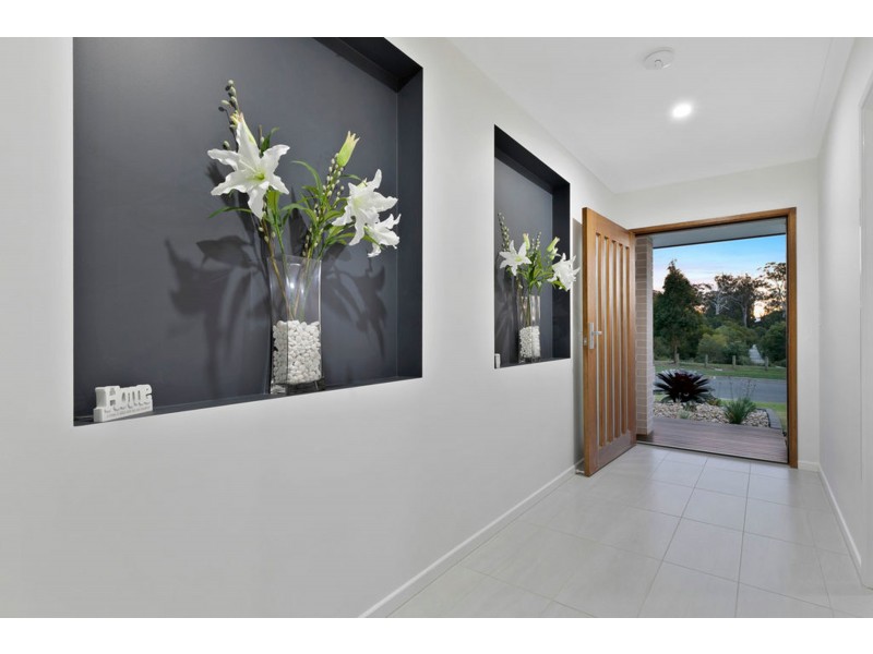 20 Capella Drive, Redland Bay QLD 4165