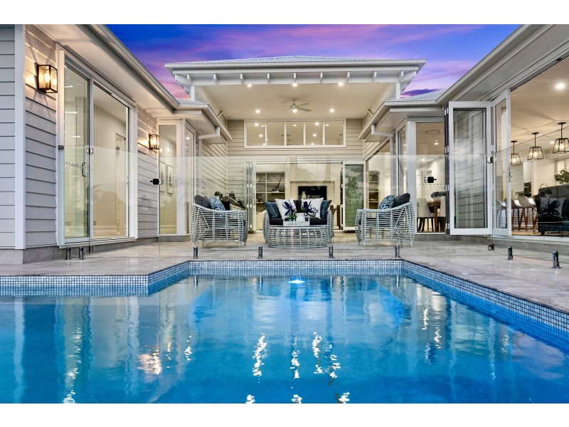 10 Sternlight Court, Raby Bay QLD 4163