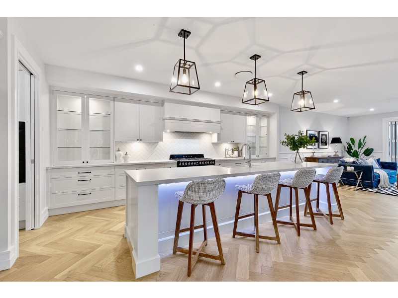 10 Sternlight Court, Raby Bay QLD 4163