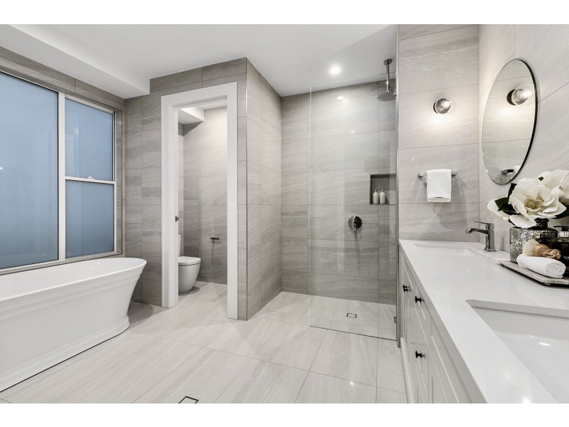 10 Sternlight Court, Raby Bay QLD 4163