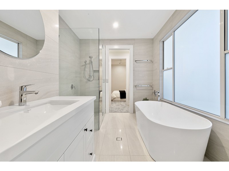 10 Sternlight Court, Raby Bay QLD 4163