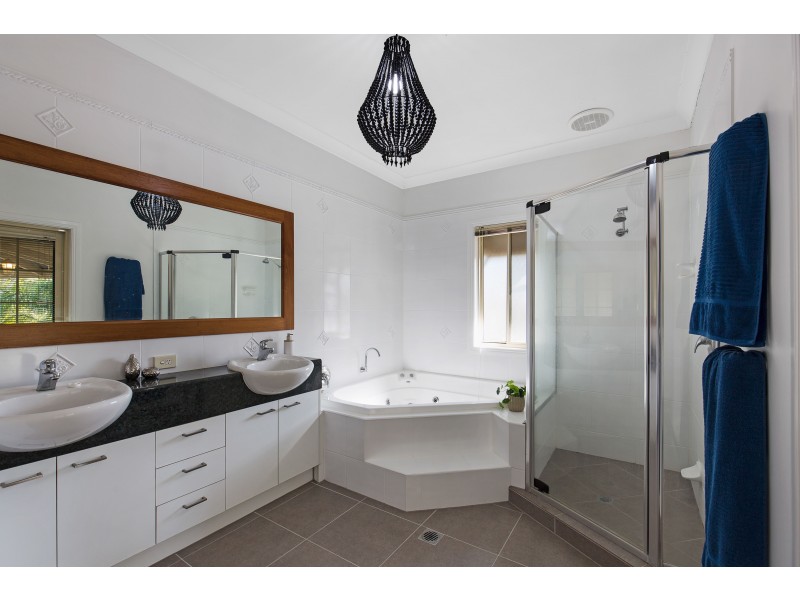 8 Bona Vista Court, Cleveland QLD 4163