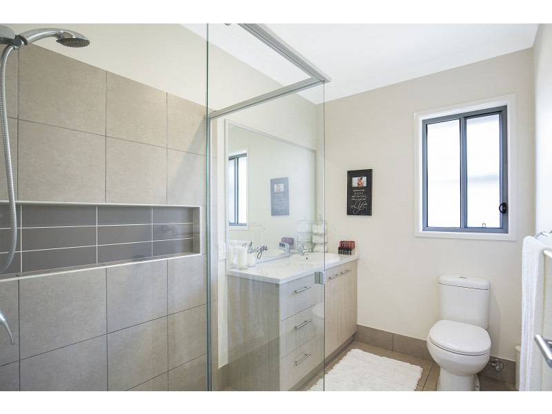 53 Unwin Road, Redland Bay QLD 4165