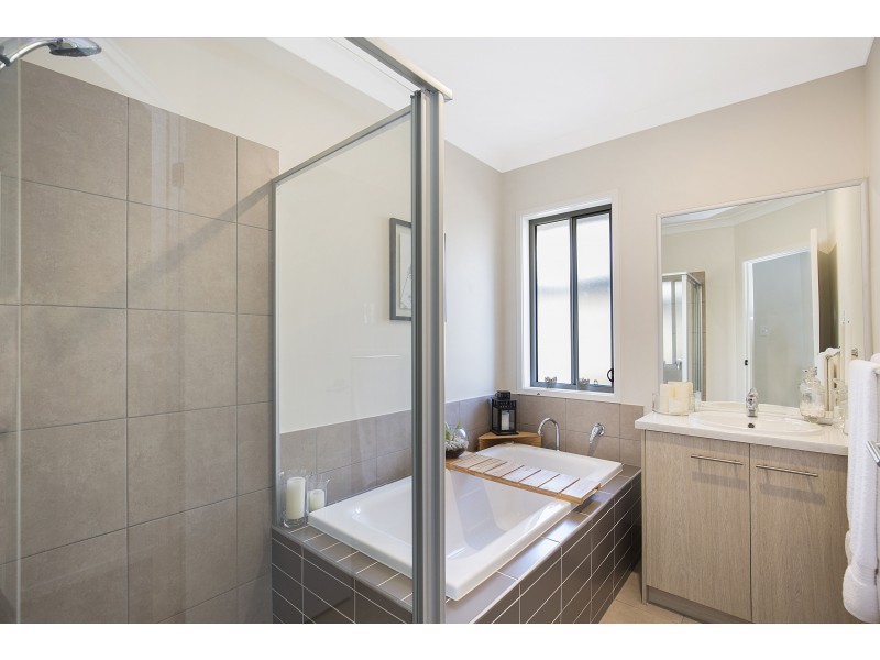 53 Unwin Road, Redland Bay QLD 4165