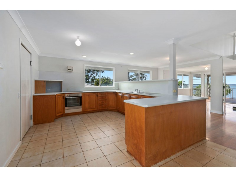 5 Broadwater Terrace, Redland Bay QLD 4165