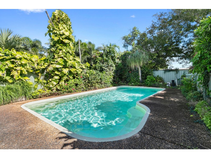 5 Broadwater Terrace, Redland Bay QLD 4165