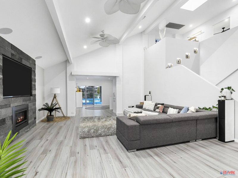 8 Binnacle Close, Raby Bay QLD 4163