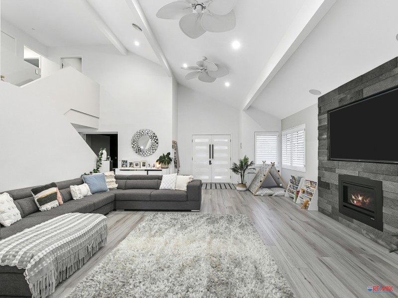 8 Binnacle Close, Raby Bay QLD 4163