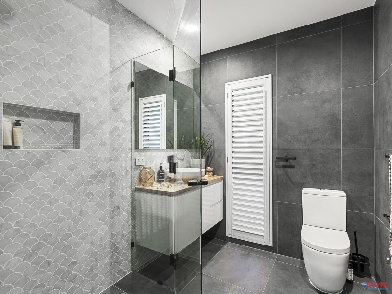 8 Binnacle Close, Raby Bay QLD 4163