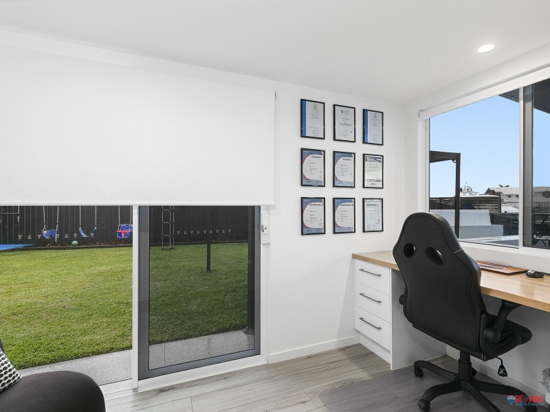 8 Binnacle Close, Raby Bay QLD 4163