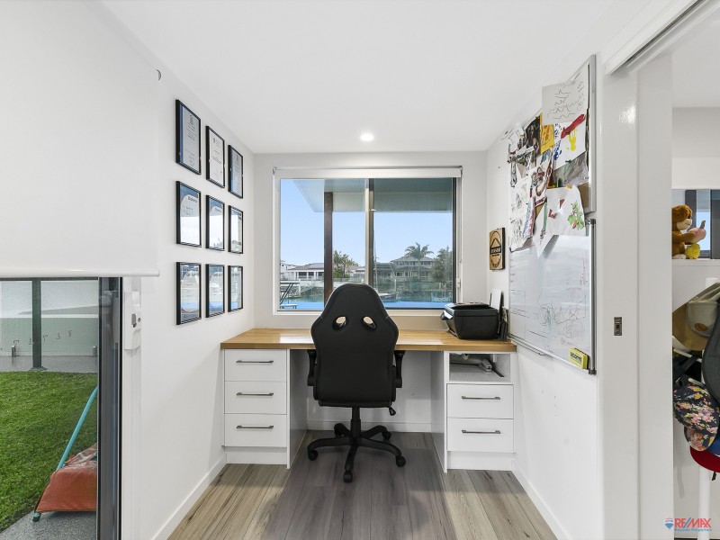 8 Binnacle Close, Raby Bay QLD 4163