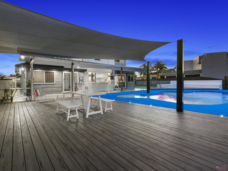8 Binnacle Close, Raby Bay QLD 4163