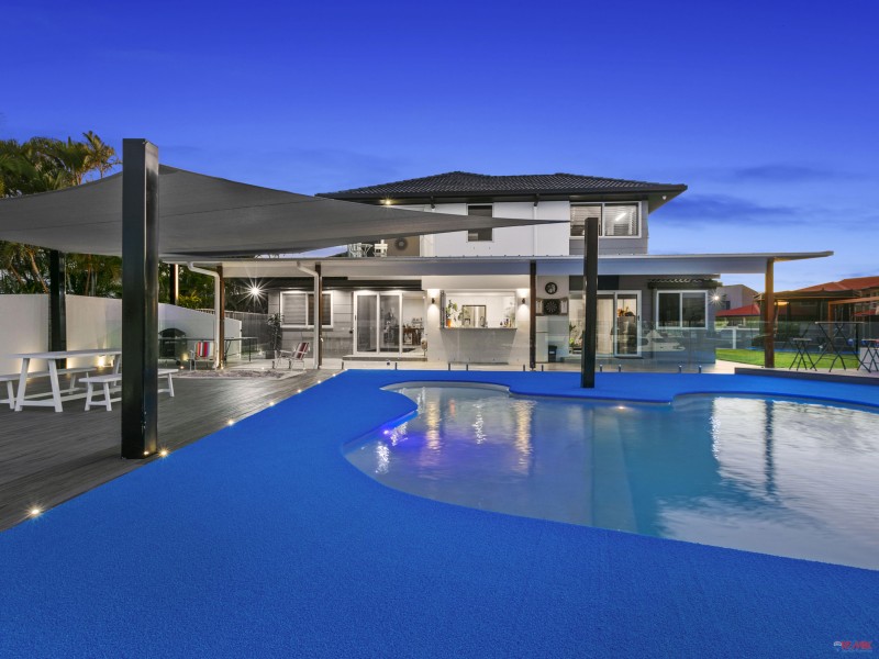 8 Binnacle Close, Raby Bay QLD 4163