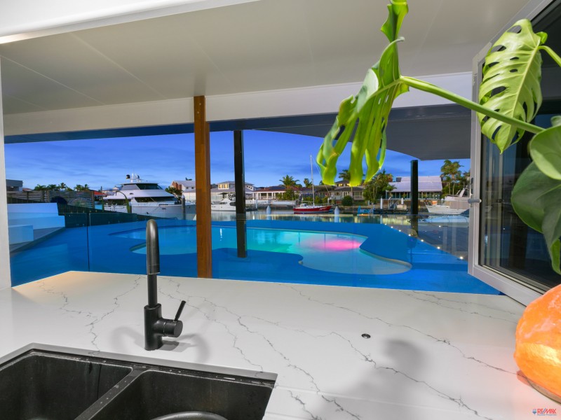 8 Binnacle Close, Raby Bay QLD 4163
