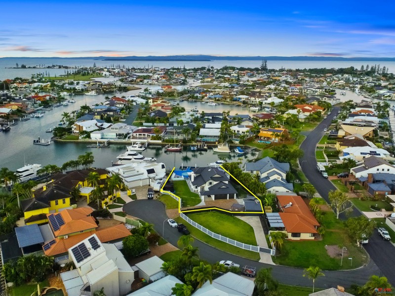 8 Binnacle Close, Raby Bay QLD 4163