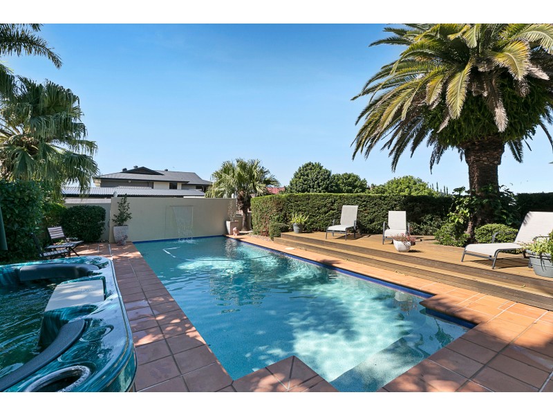 6 Bribie Close, Redland Bay QLD 4165