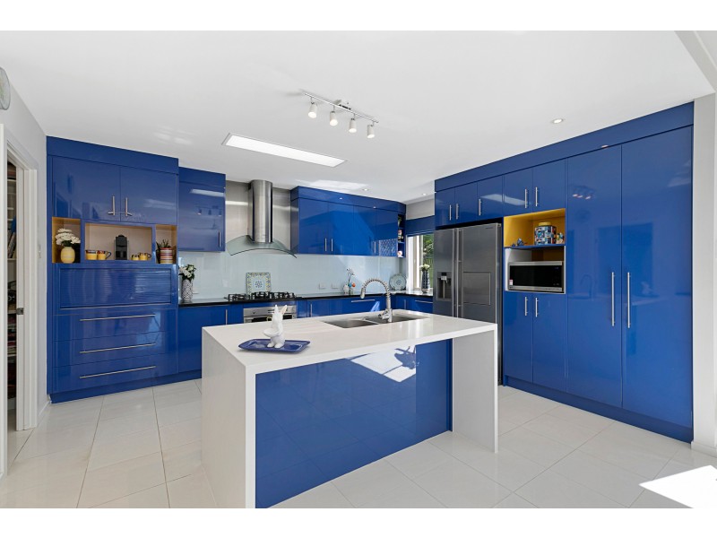 6 Bribie Close, Redland Bay QLD 4165